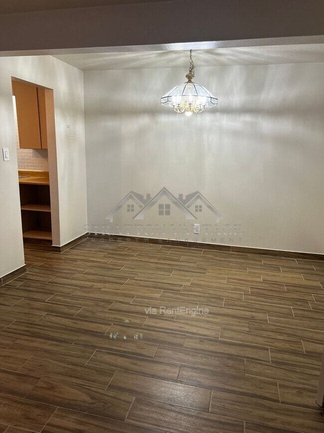 Building Photo - 424 W Brown Rd