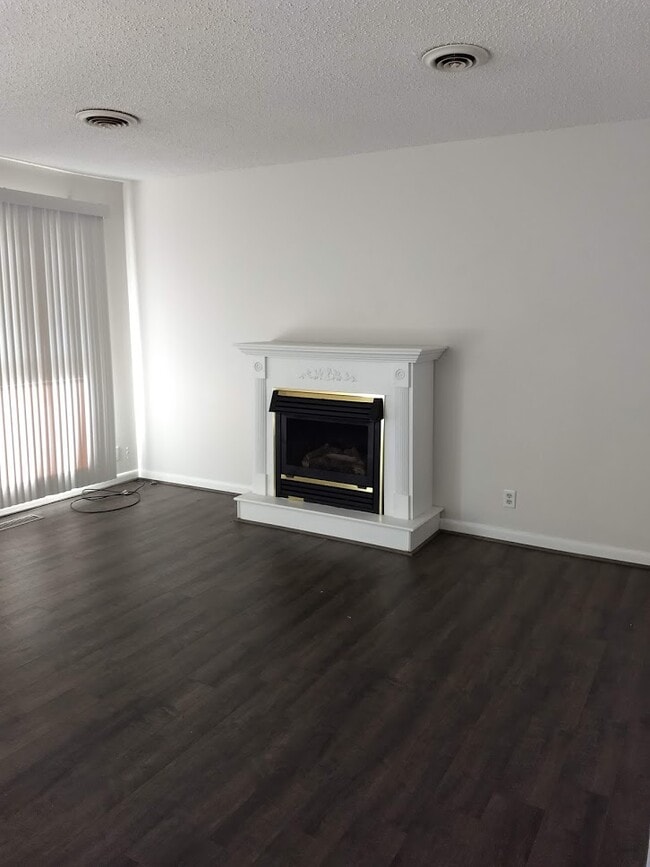 Building Photo - 29 Lakeshore Terrace