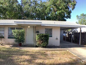 Building Photo - 3/1  - 1/2 DUPLEX LOCATED IN LEESBURG