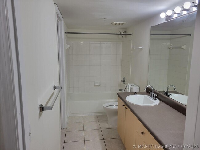 Building Photo - 2496 Centergate Dr