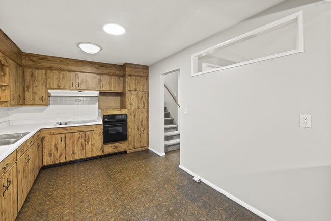 Building Photo - 2022 Northglen Dr