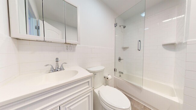 Building Photo - 328 49th St