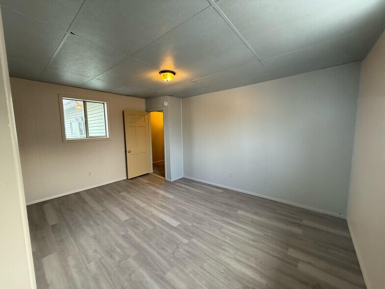 Building Photo - 301 Brown Ave