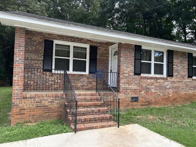 Primary Photo - 252B N Mcdonough Rd
