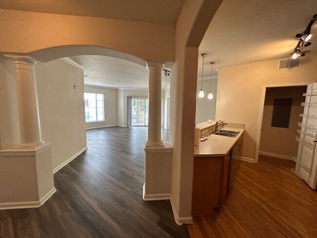 Building Photo - Gardens of Bridgehampton - 3 bedroom - 3 b...