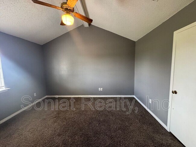 Building Photo - 1128 Dimarco Dr
