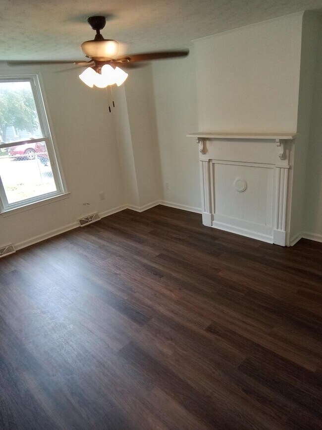 Building Photo - Renovated 2BR, 1 BA SFH