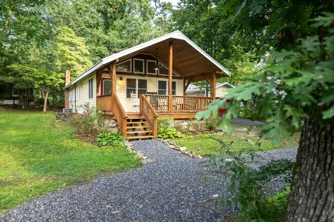 Primary Photo - 809 Montreat Rd