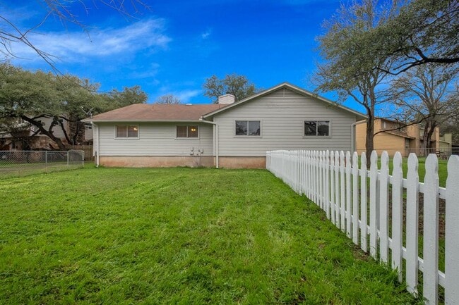 Building Photo - 9009 Sawtooth Ln