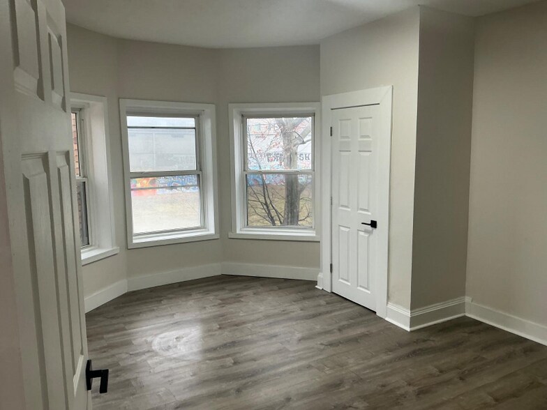 Building Photo - 1970 E 71st St