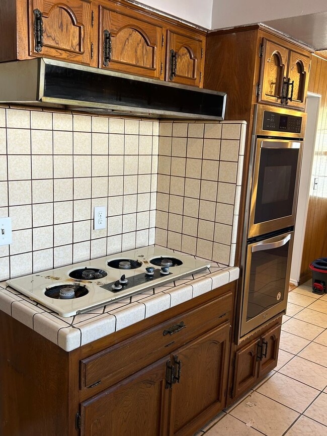 Building Photo - Charming Home with Sunroom & Spacious Backyard in Glendora