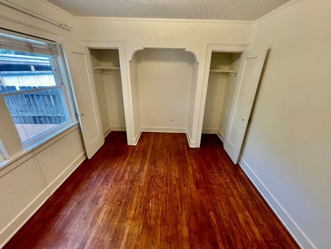 Building Photo - Upgraded 3bd/2bath Laurelhurst Home w/ Pri...