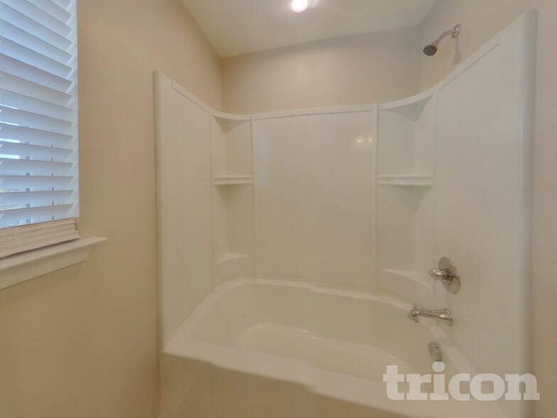 Building Photo - 1340 Lena St