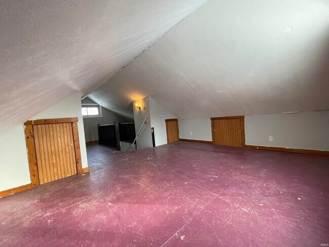 Building Photo - 521 W Wylie St