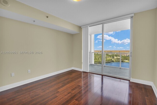 Building Photo - 2681 N Flamingo Rd
