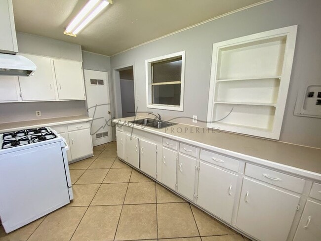 Building Photo - Affordable 2-Bedroom Home in Central Lake ...