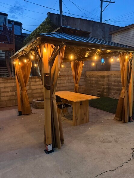 Building Photo - 2050 W Cullerton St