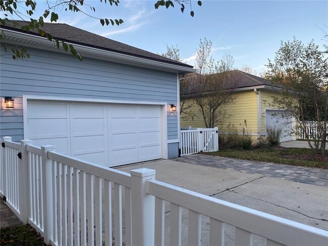 Building Photo - 25 Smiling Fish Ln