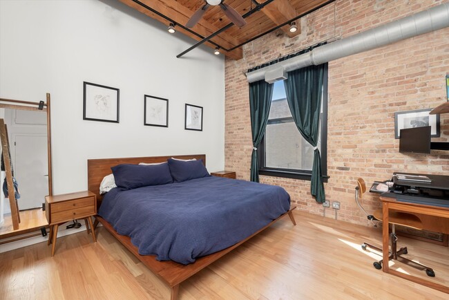 Building Photo - 2511 W Moffat St
