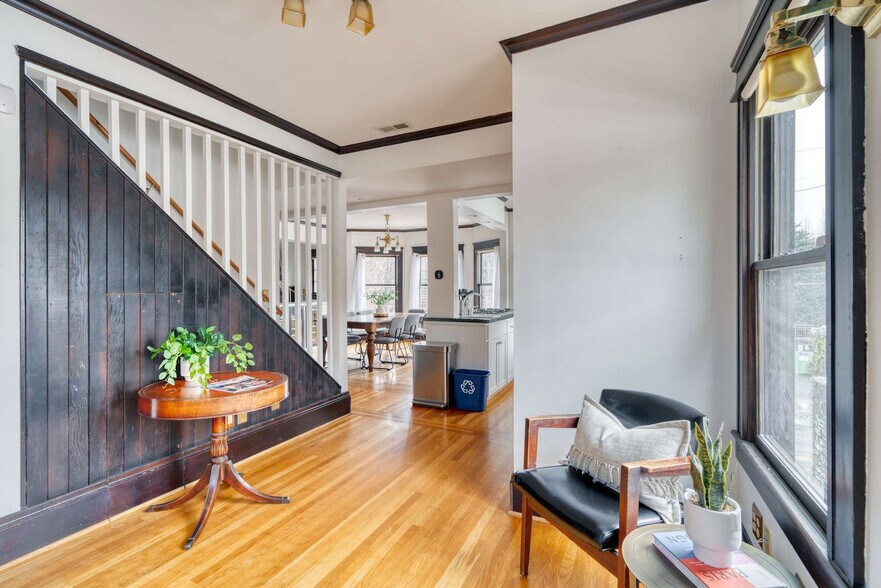 Building Photo - 2104 NW Everett St