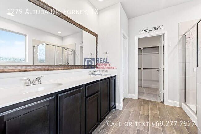 Building Photo - 1279 Altuda Dr
