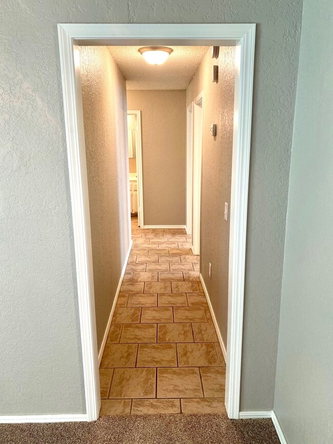 Building Photo - Cute 3 Bed In Mustang Schools