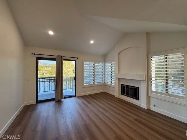 Building Photo - 32 Vista-Lago