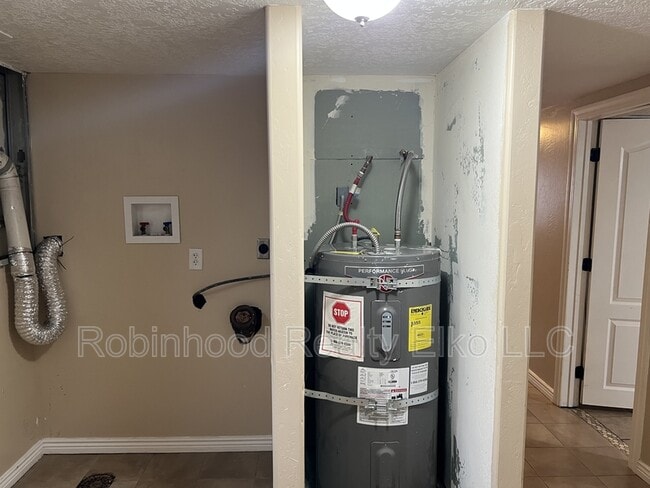 Building Photo - 786 Wilson Ave