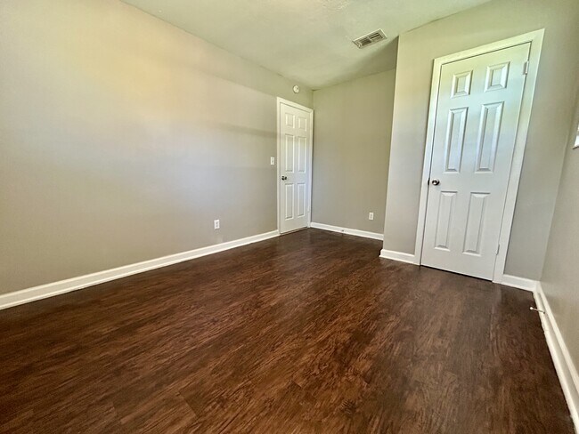 Building Photo - 6724 Zircon Dr
