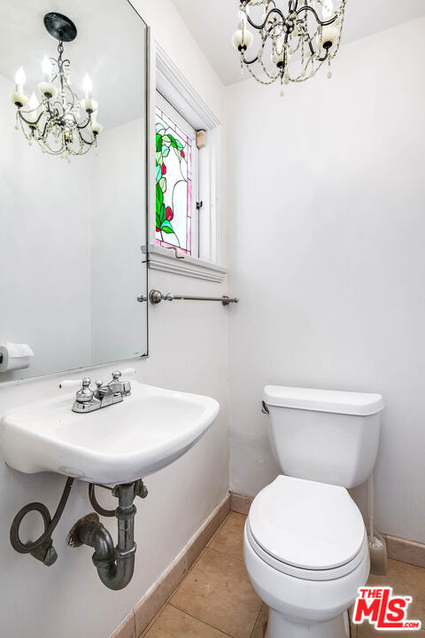 Building Photo - 2441 Glendower Ave