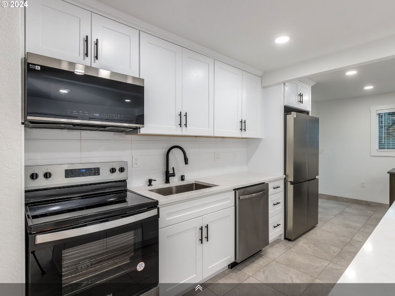 Building Photo - 3805 E 11th St