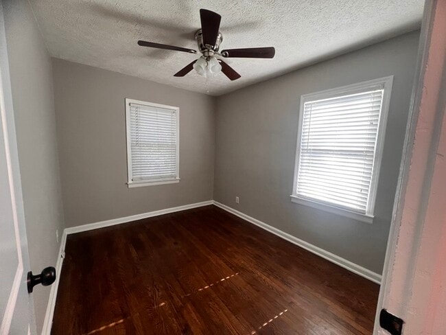 Building Photo - 227 Goldie Dr SE