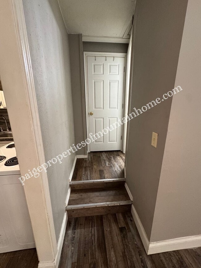 Building Photo - 49 Christopher Ln