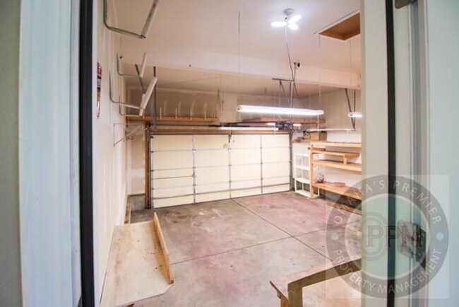 Building Photo - Beautiful and Spacious 4 Bedroom 2.5 Bathr...