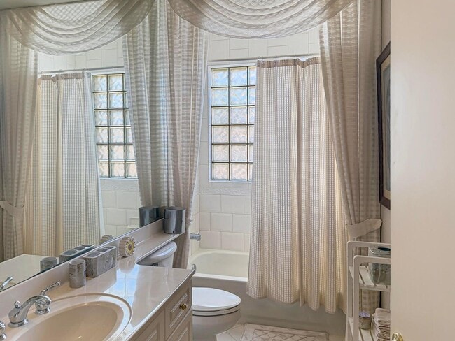 Building Photo - 10891 Northgreen Dr