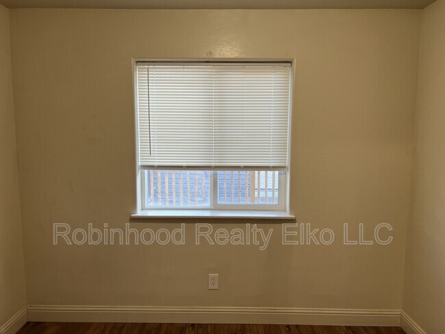 Building Photo - 279 Country Club Pkwy