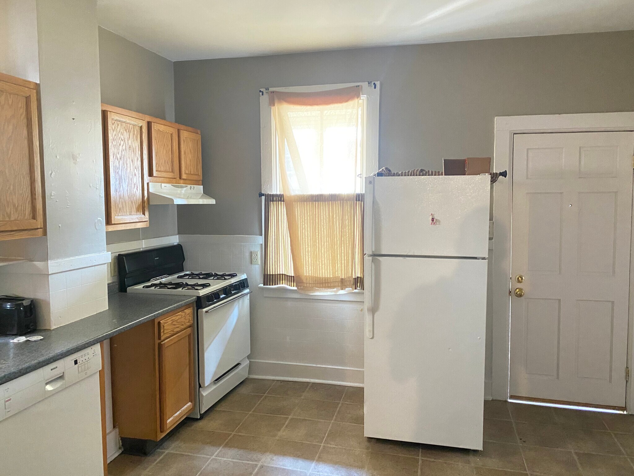 Building Photo - 715 State St