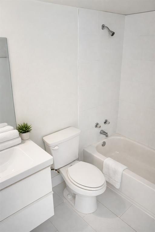 Building Photo - 415 W 39th St