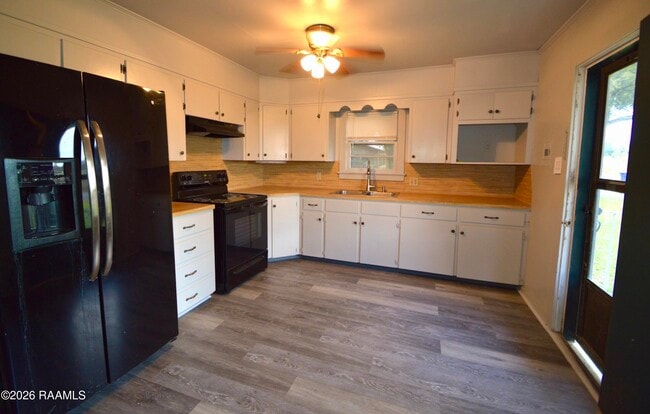 Building Photo - 2114 S Ave F