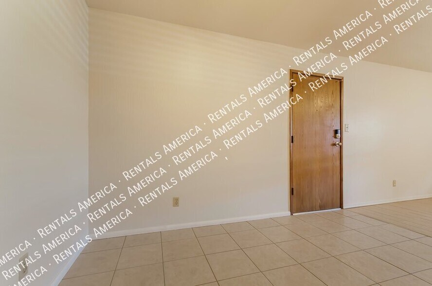 Building Photo - 6311 N Barcelona Ct