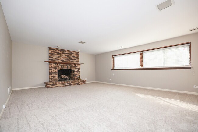 Building Photo - 1329 Stonegate Rd