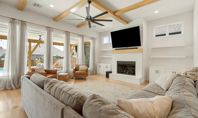Building Photo - Gorgeous 4 bedroom & 4 Bath Luxury Home in...