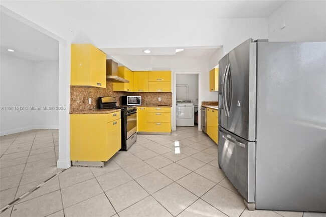 Building Photo - 2444 Plunkett St