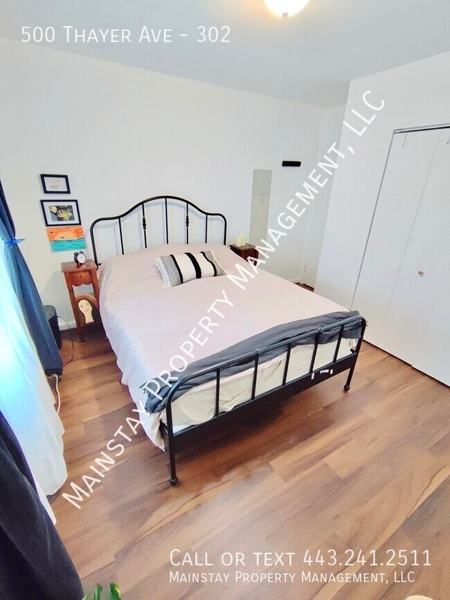 Building Photo - 500 Thayer Ave