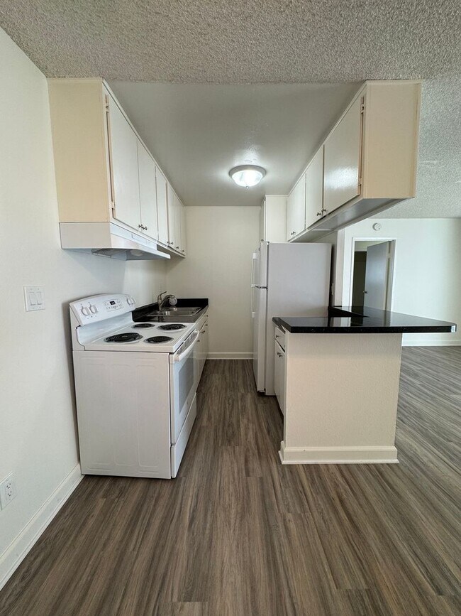 Building Photo - 7434 Mesa College Dr