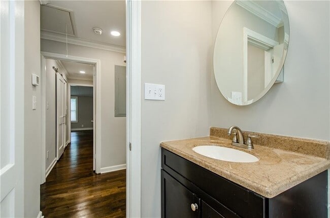Building Photo - 729 Sunnybrook Dr