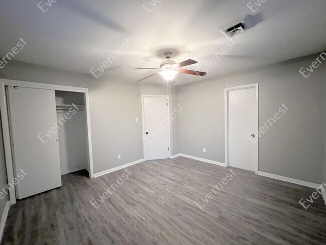 Building Photo - 7809 Bradley Dr