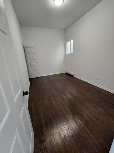 Building Photo - 584 Main St