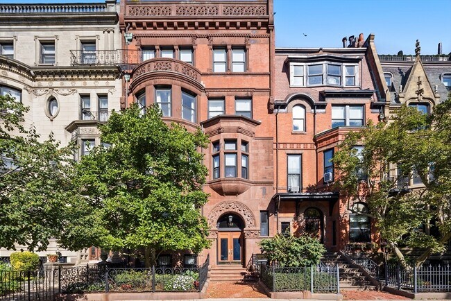 Building Photo - 348 Beacon St