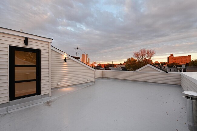 Building Photo - 165 Delaware Ave